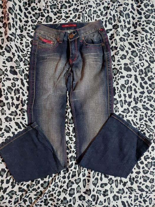 Сини Y2K дънки с розови елементи