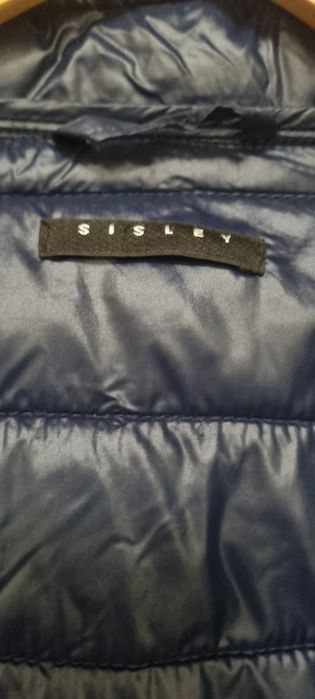 Тъмносиньо яке на Sisley