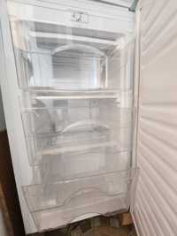 Congelator cu 3 sertare folosit putin
