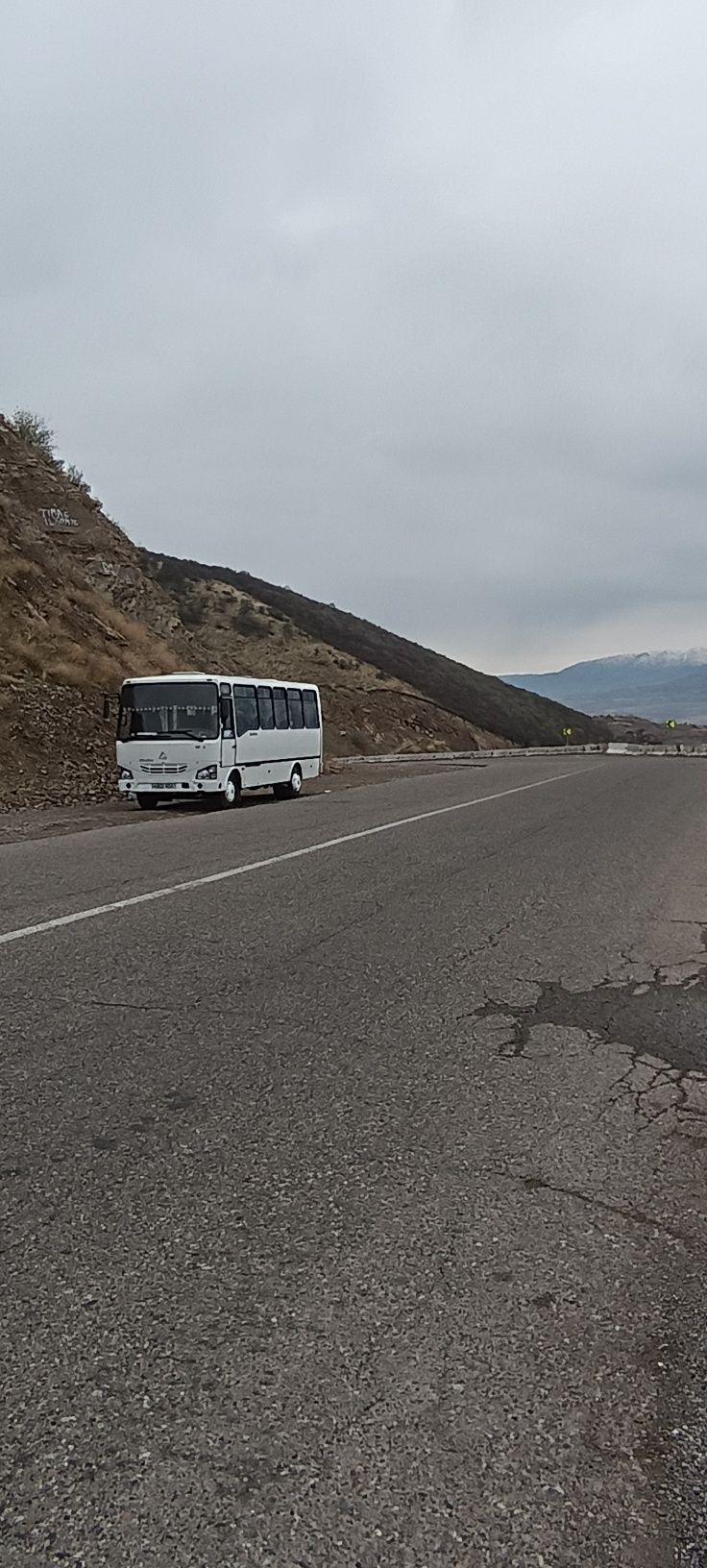 Avtobuz Isuzu np 26 mesta