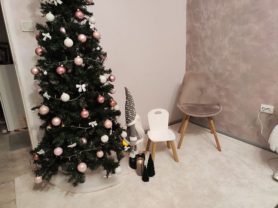 Коледна елха 210см ,заедно с играчките по нея