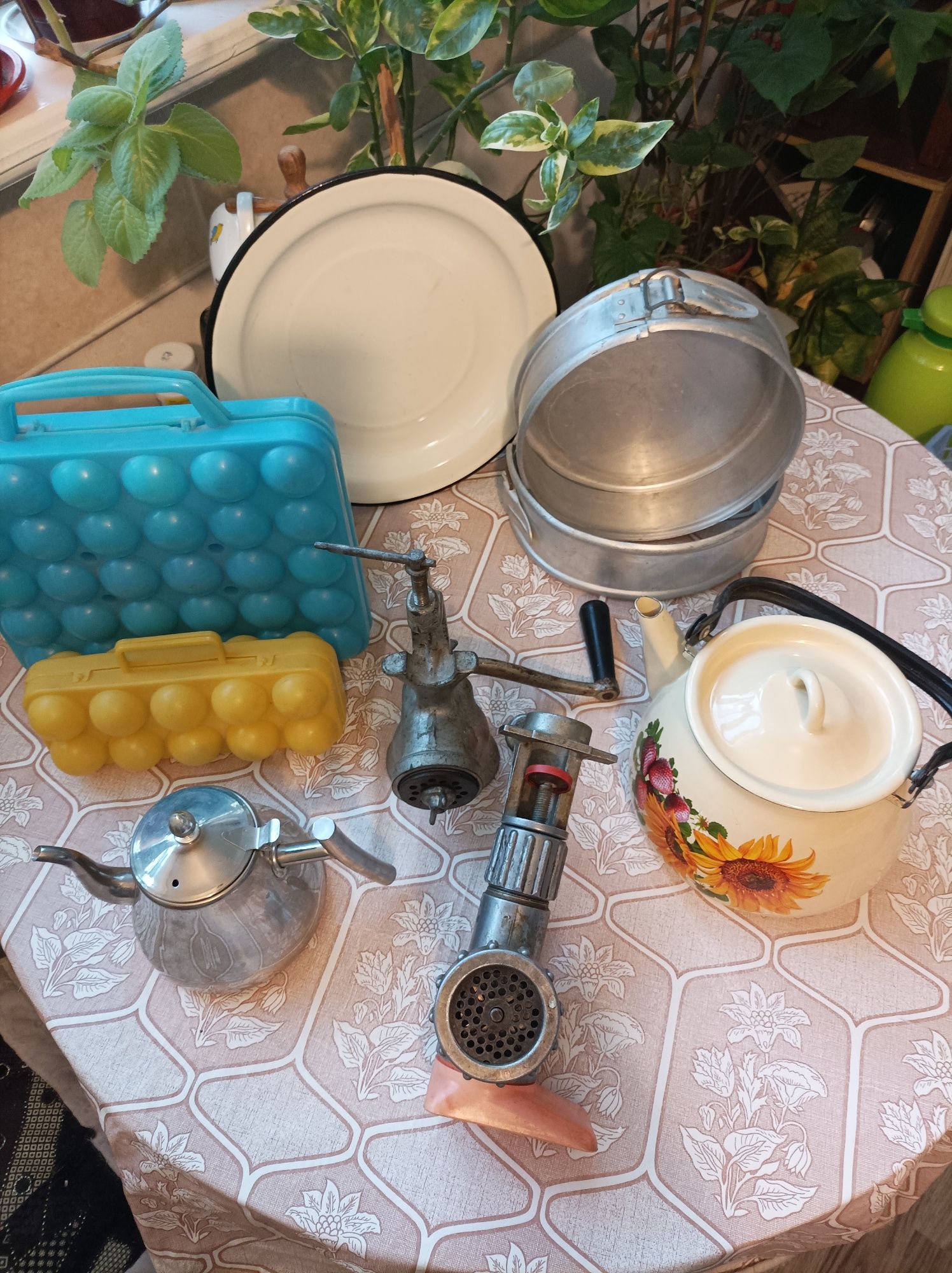 Чайники, мясорубки и другие кухонные