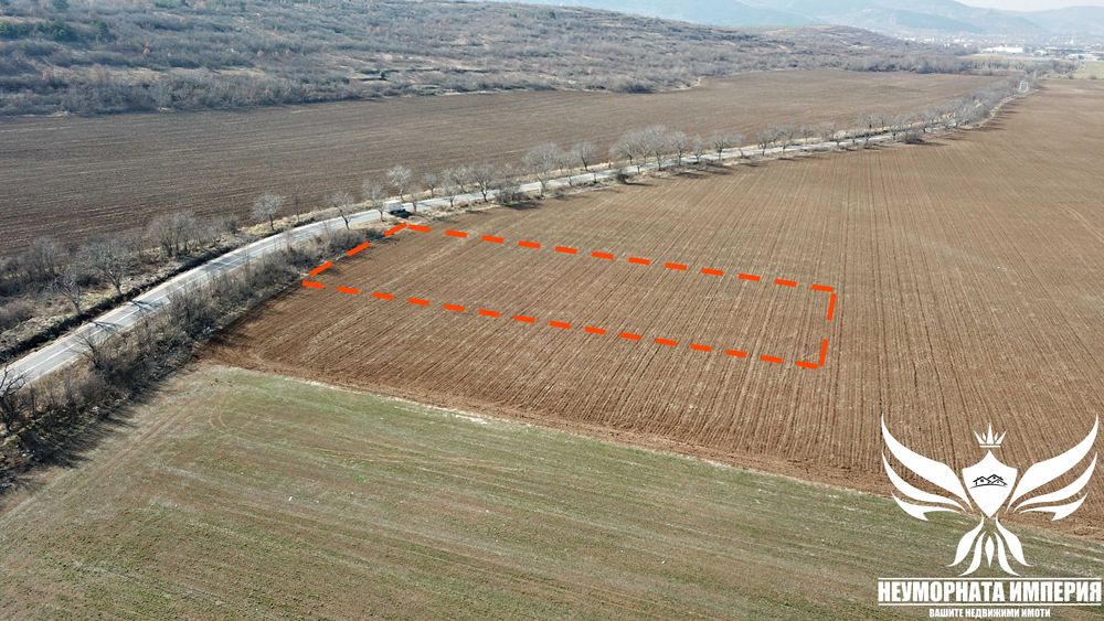 Продавам земя 5140кв.м. преди село Козаново на първа линия