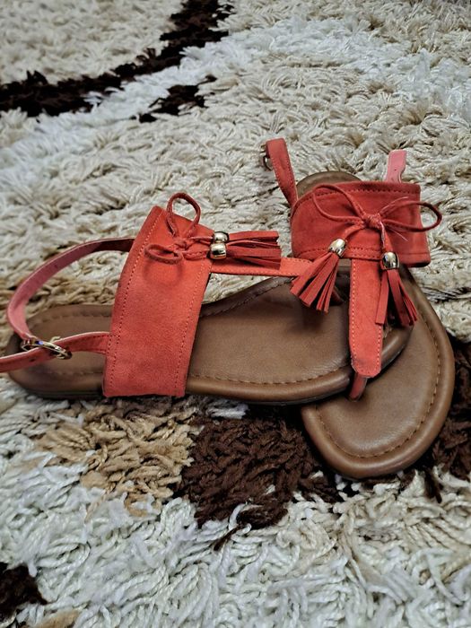 Летни сандали и обувки на цени до 10лв.