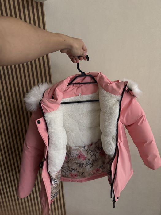 Продам срочно детскую зимнюю куртку, девчачую