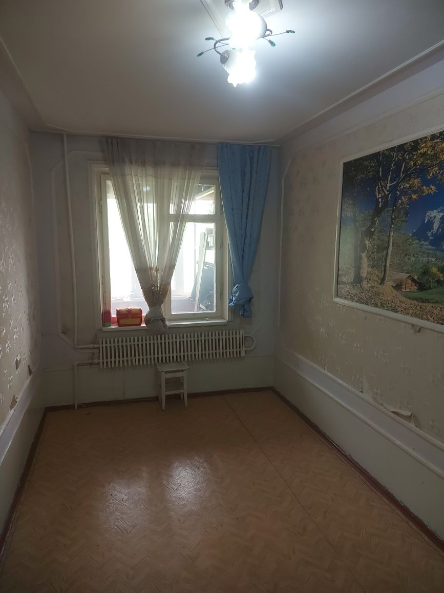 Толстой 12 3хонали 4 этаж урта падезд кв срочна сотилади