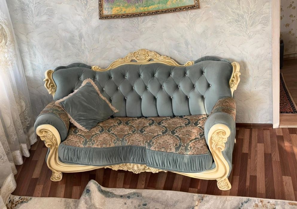 Продам отличный богатый уголок