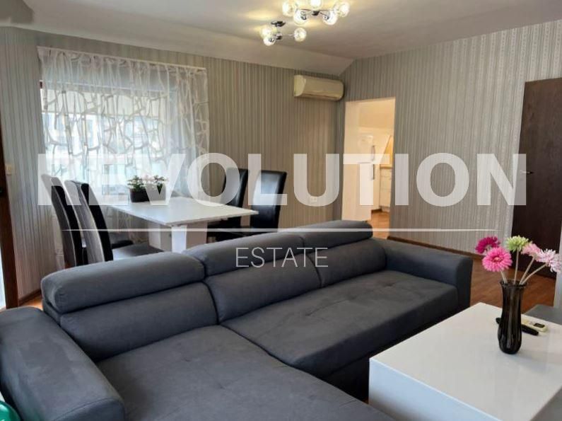 Дава се под наем Тристаен апартамент в Варна, Лятно кино Тракия - 122 кв.м за 850 € - Снимка #1