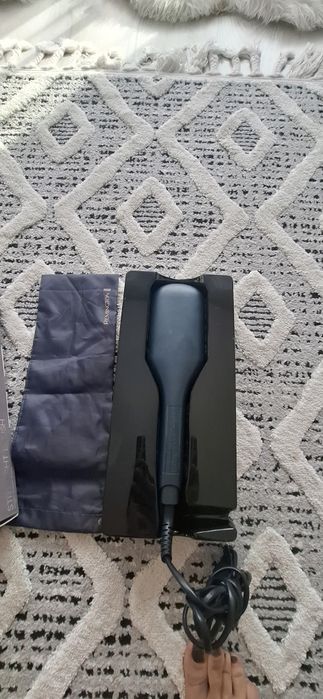 Perie electrică de îndreptat părul