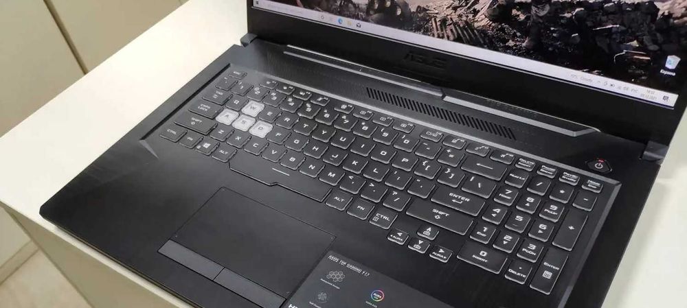 мощный Kak игровой так и СЛОЖНЫХ программ  Gaming ASUS A17Д 17,3 144Мz