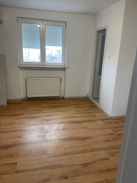 De Vânzare Apartament cu 3 camere, în Reghin, str. Pomilor