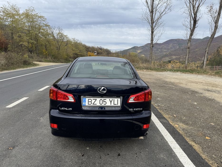 Lexus IS 220D an 2010