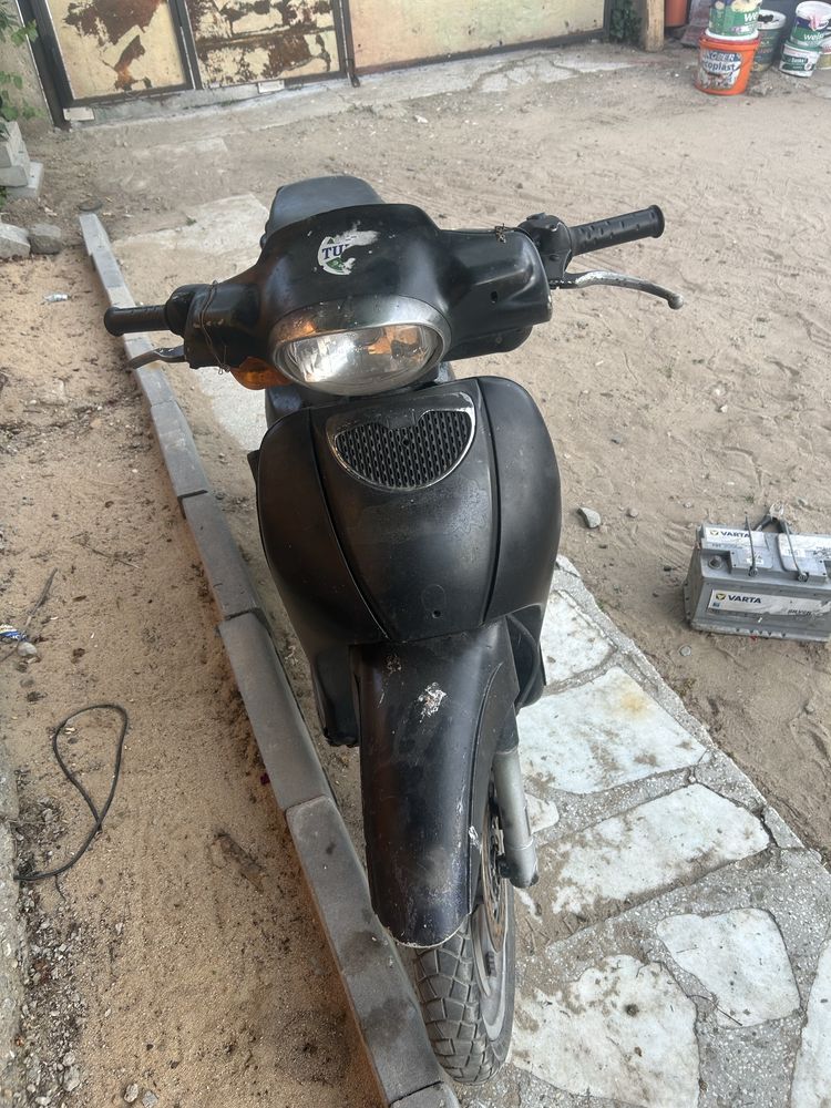 Vând scuter aprilia