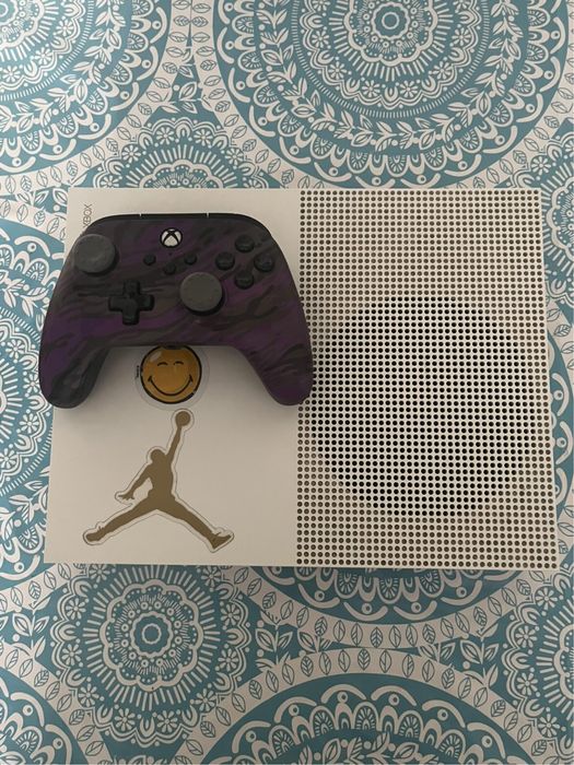 Xbox one S 1TB.