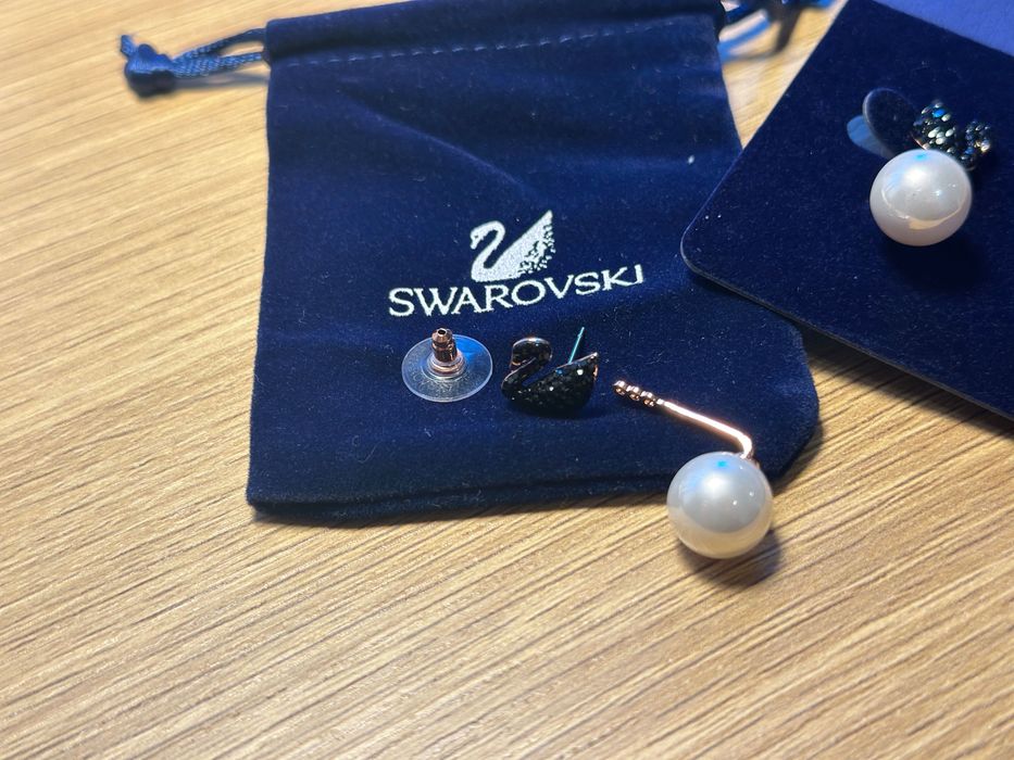 Cercei Swarovski Swan lebădă neagră cu perla, aurii