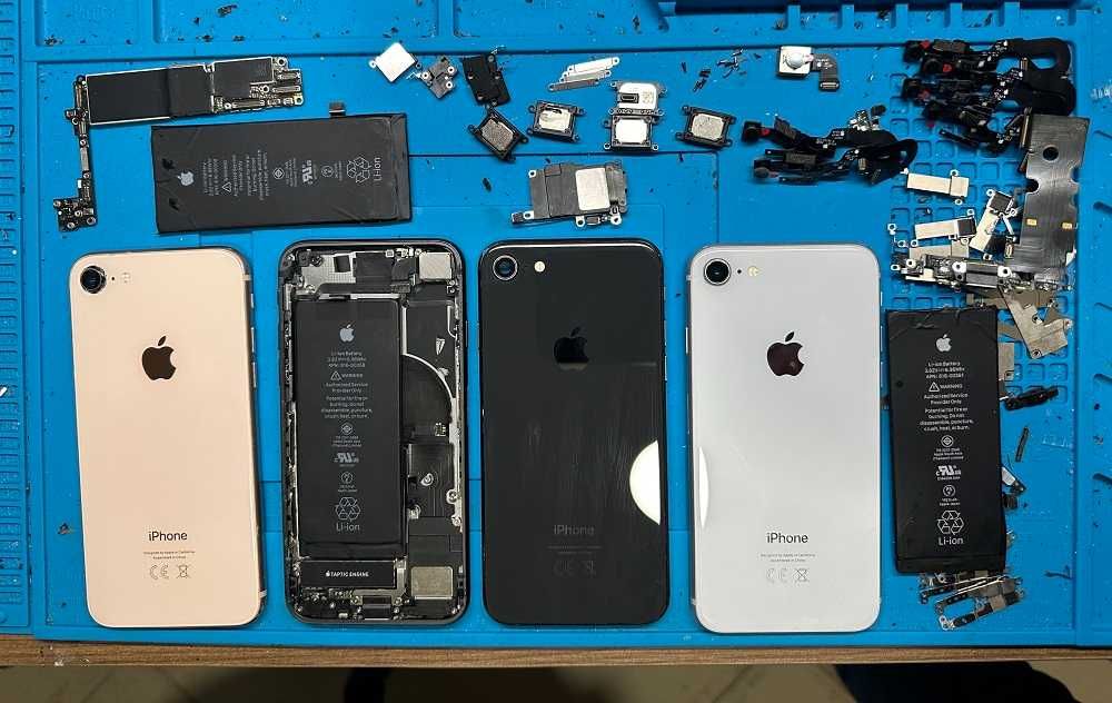 iPhone 8 на части