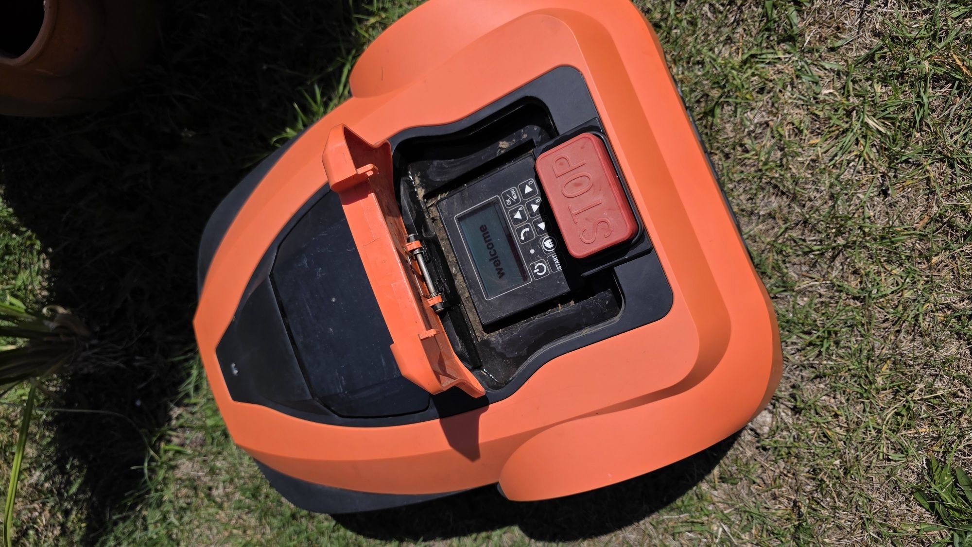 Косачка робот IHunt RoboMower Pro 2500 m2 5.2A Tuya