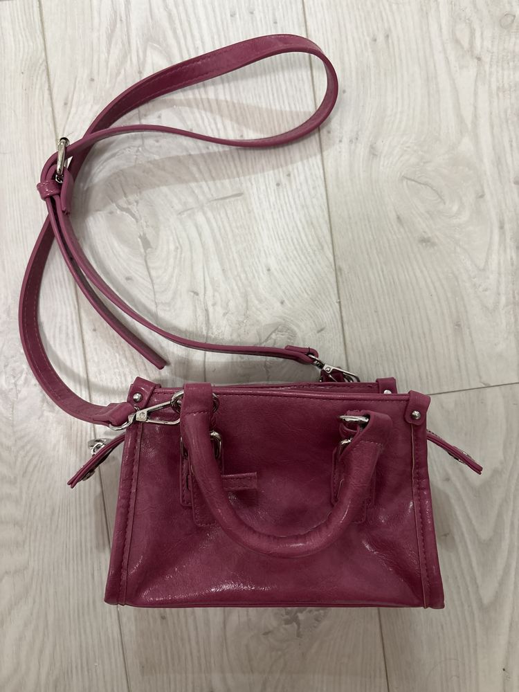 малка чанта от stradivarius