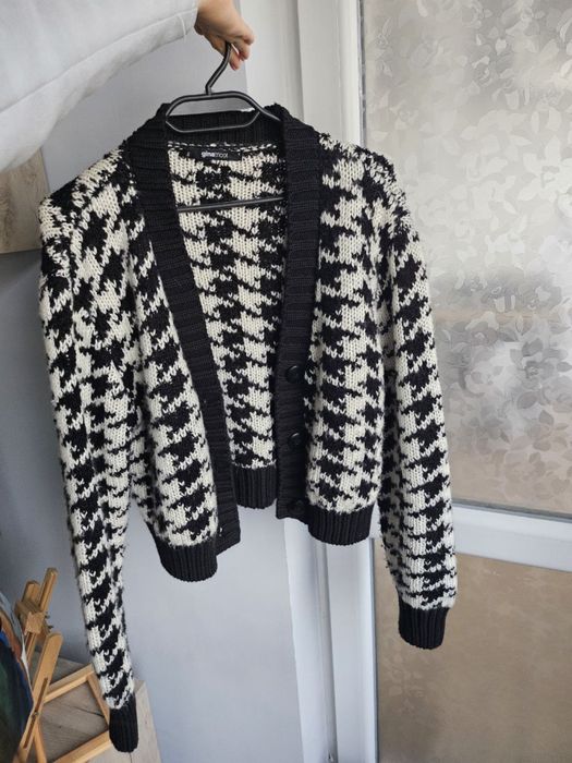 Дамска жилетка черно-бяла