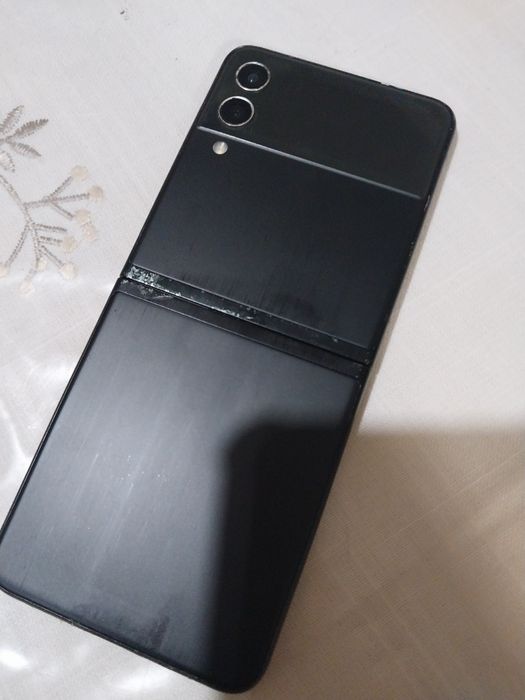 Продам телефон zflip3 256g