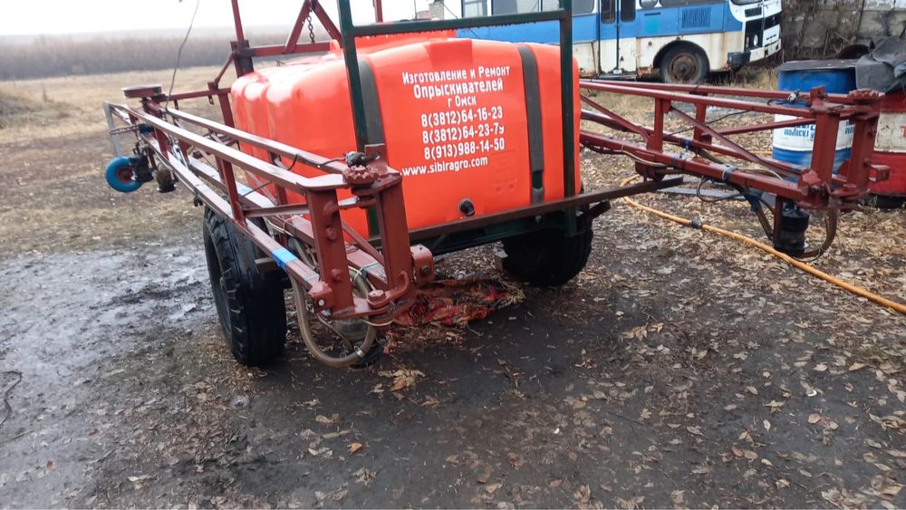 Опрыскиватель протравитель полей с навигатором