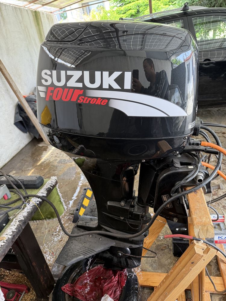 Suzuk DF40 извънбордов двигател