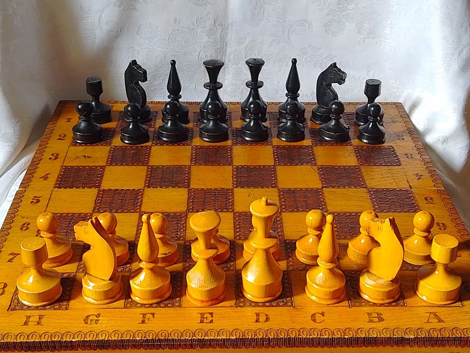 Стар дървен шах,Табла - Размери - 34 х 34см.