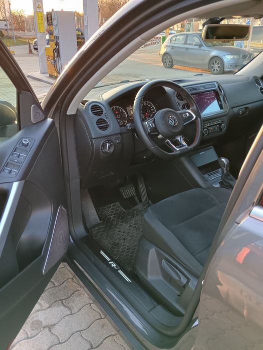 VW Tiguan R-Line Off-Road trapă panoramică