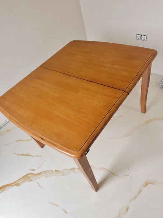 Дървена разтегателна маса