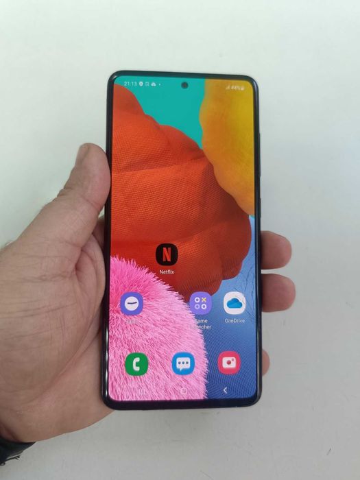 Продам смартфон Samsung A51 на 128Гб памяти, все работает