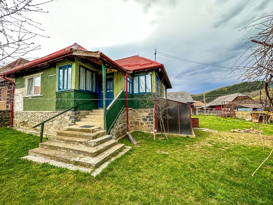 Casă locuibilă + teren mare 6.818 mp, zonă liniștită, – Cota parte 1/2