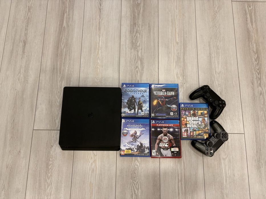 PS4 slim 1ТБ с 5 дисками игр