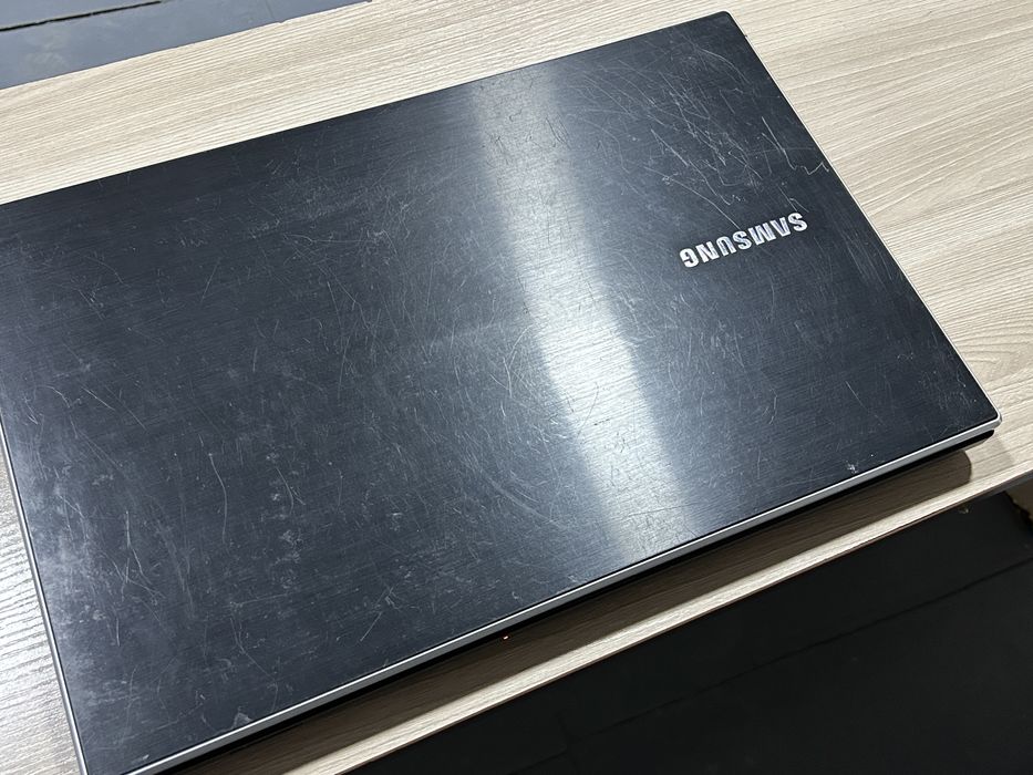 4 ядер Samsung ноутбук в рабочем состояний