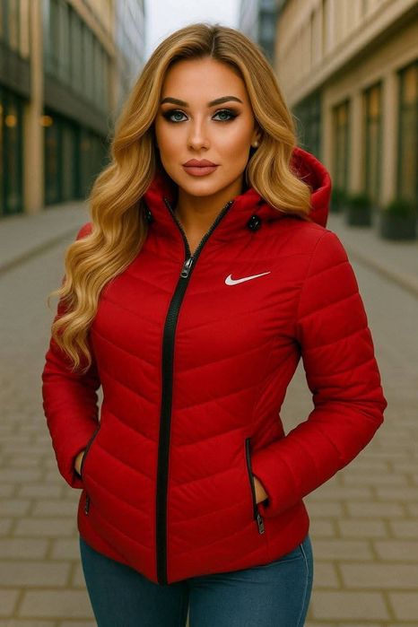 Geaca Nike pentru femei.
