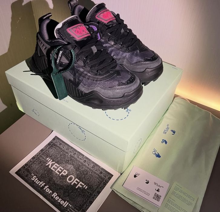 Adidasi off white odsy 1000