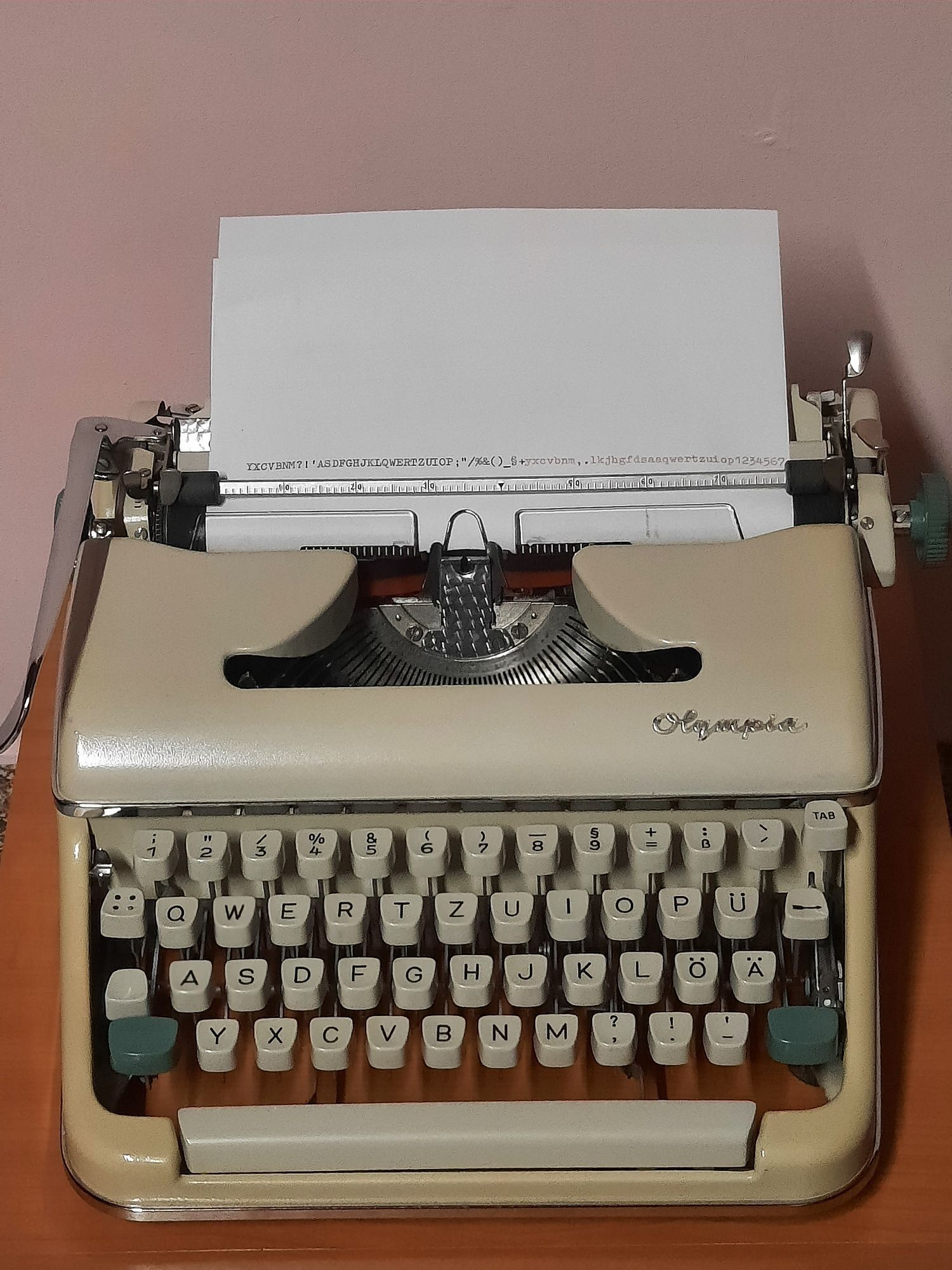 Mașină de scris Olympia SM2 impecabilă