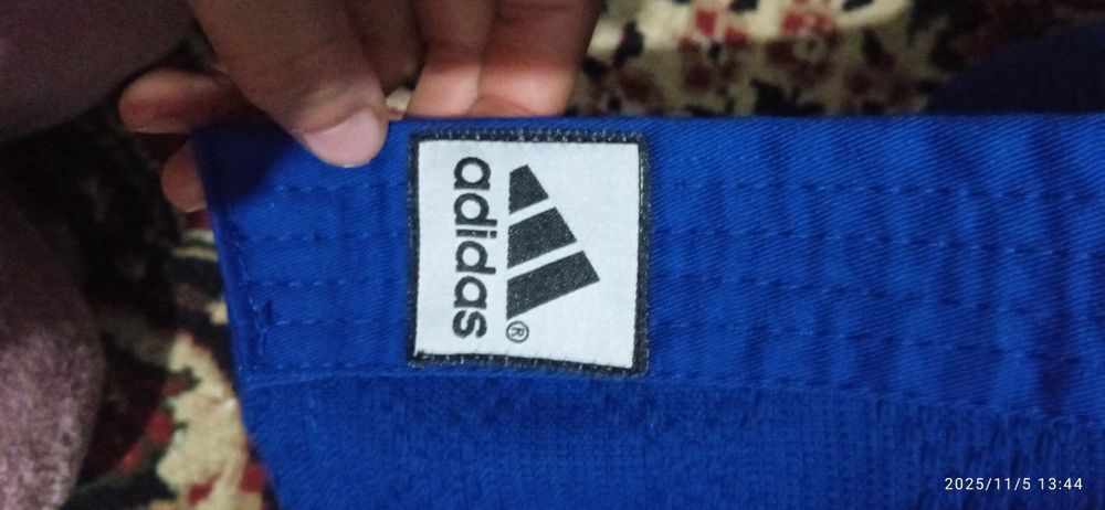 Adidas judo kiyimi
