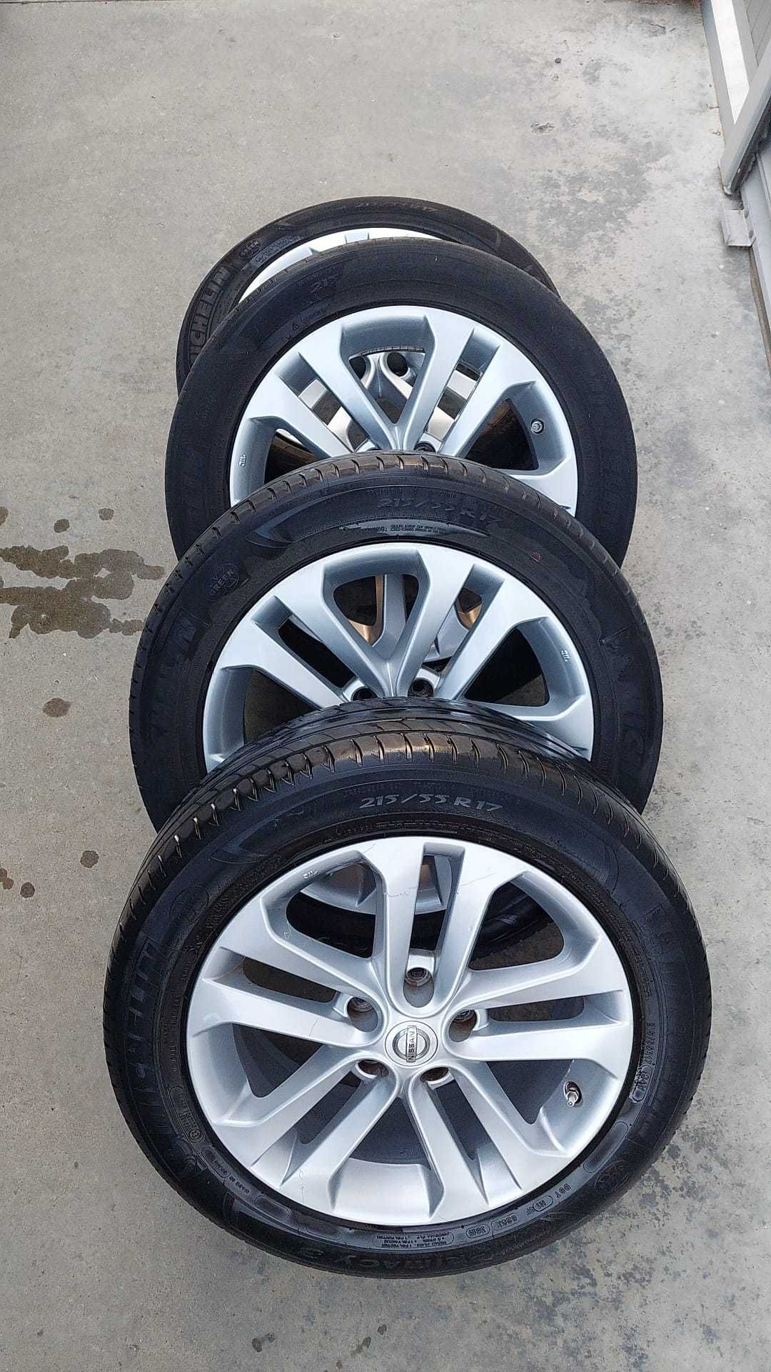 215/55R17 Гуми с джанти Нисан Nissan