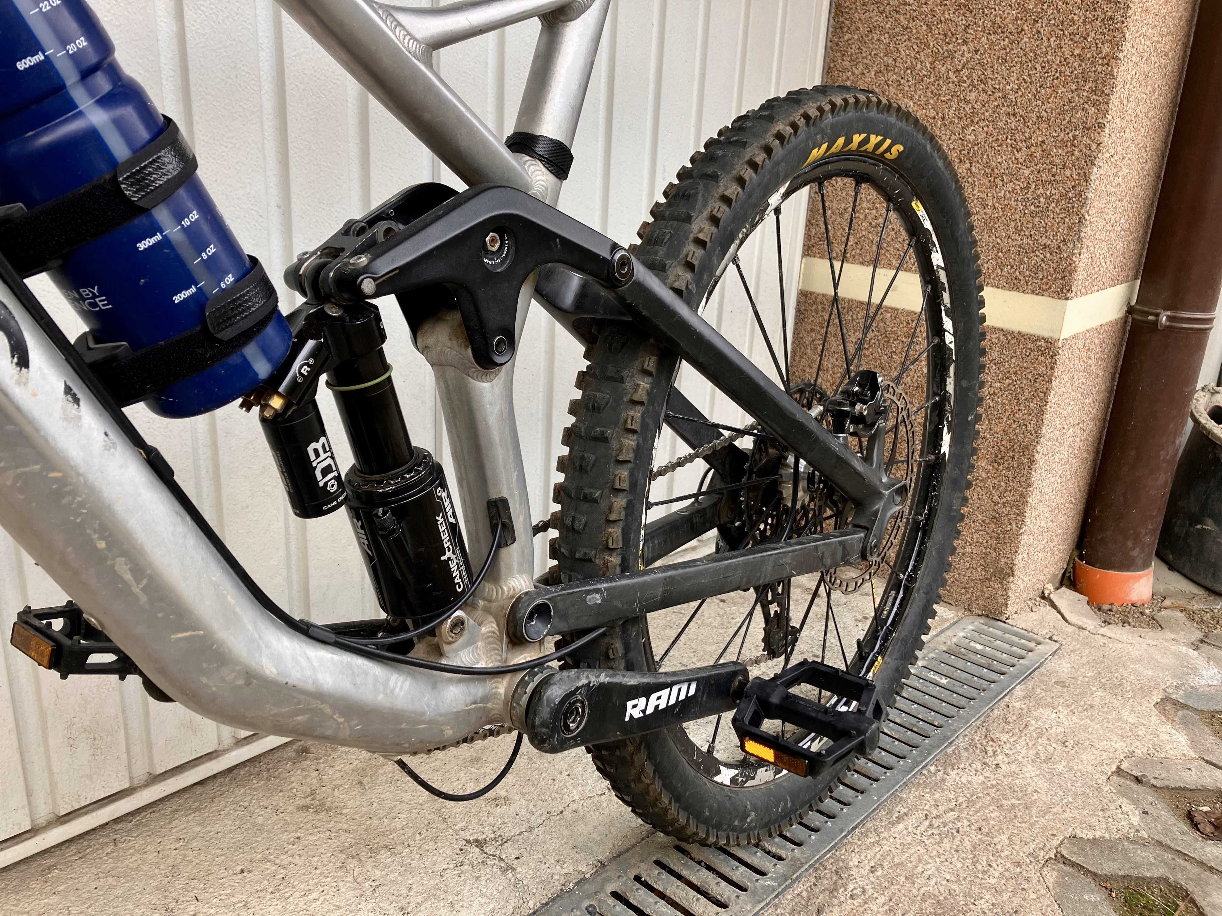 Велосипед Ендуро Canyon Strive Semi Carbon