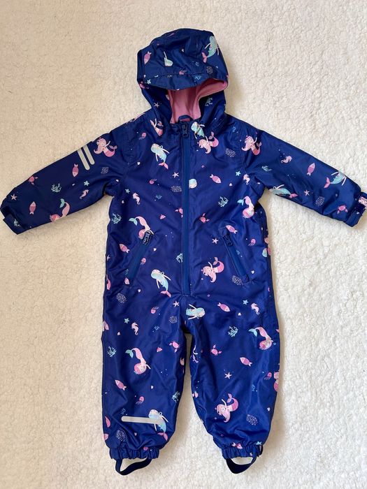 Космонавт, палто и костюм за дъжд