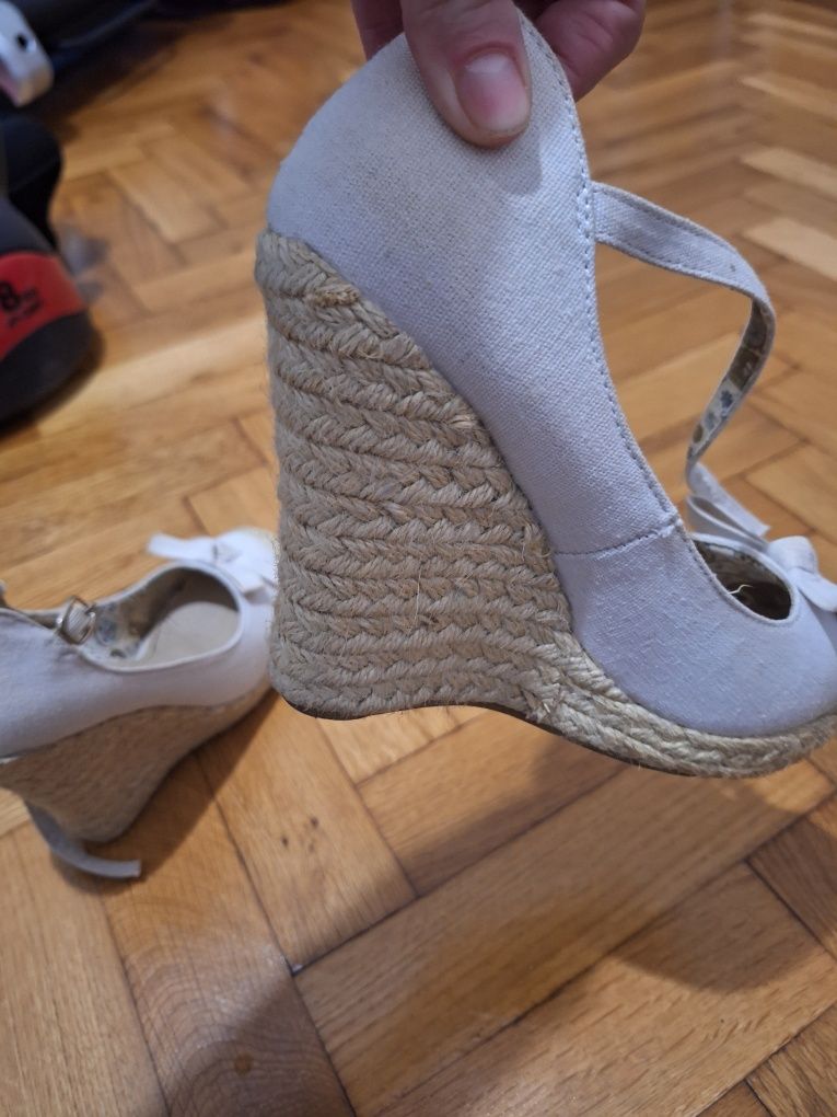 Pantofi cu platformă