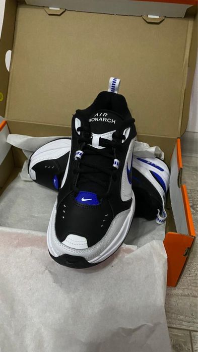 Adidasi Nike noi la cutie