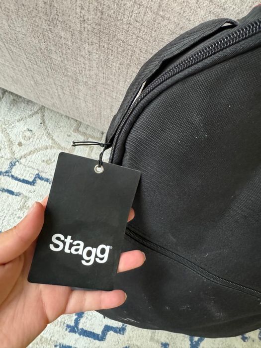 Продаем электронную гитару с комбоусилителем