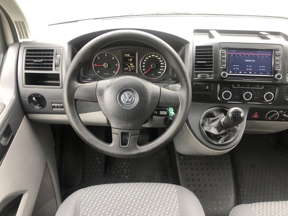 VW Transporter T5 9locuri an 2012 motor 2.0tdi 102cp clima navigatie