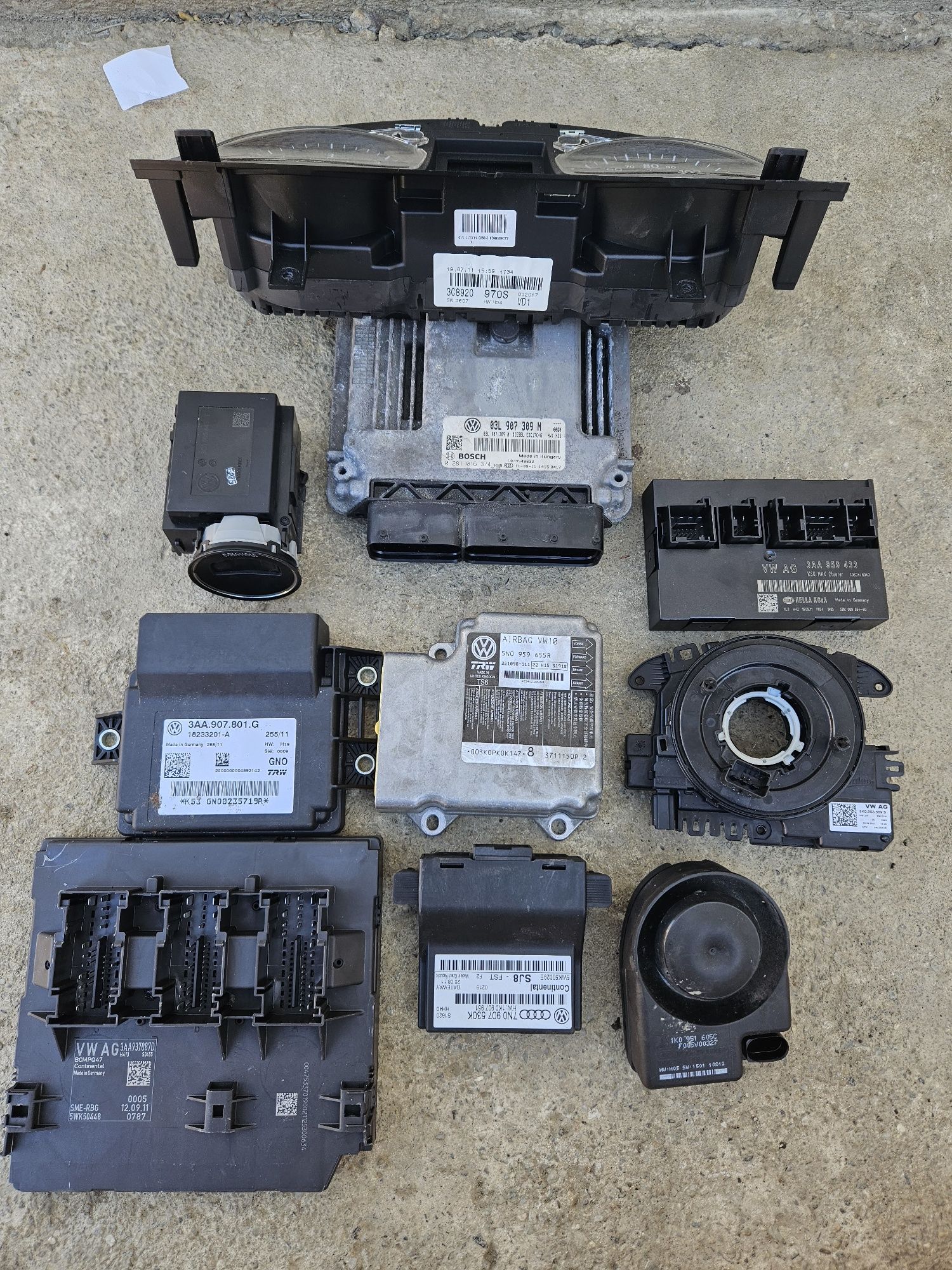 Modul senzori parcare / Can Gateway / Modul frana de mana Vw Passat CC