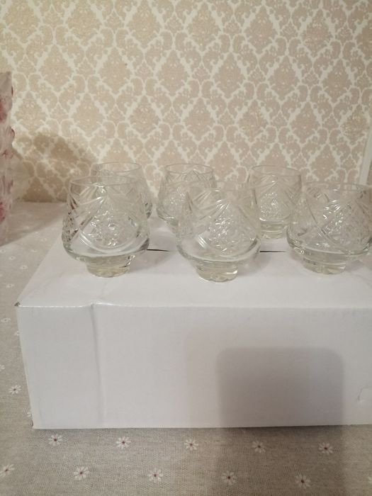 Продается недорого хрустальные небольшие бокалы бу с невысокими ножкам