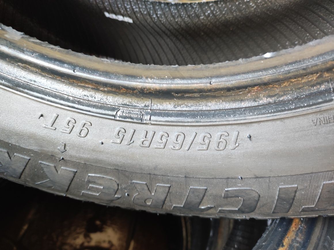 Резина/Шины MAXXIS 196/65 R15 ЗИМА/ЛИПУЧКА 4 шт в хорошем состоянии.