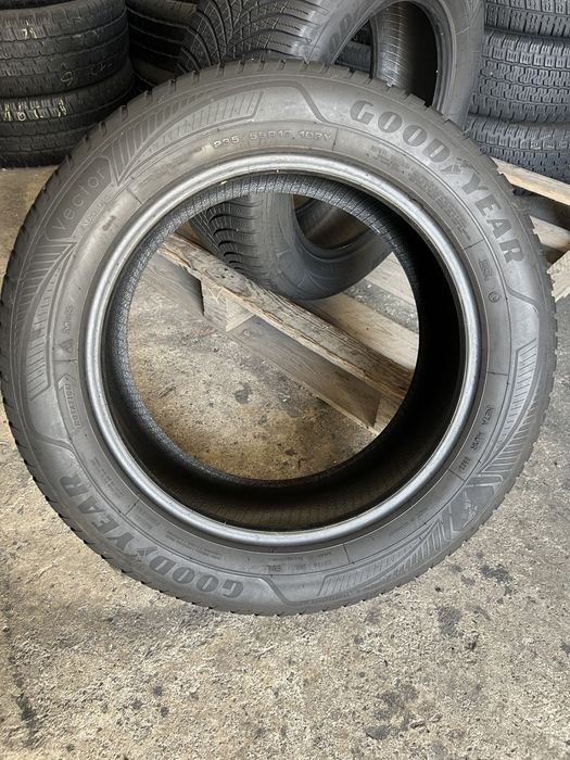2 anvelope m+s 235/55/17 Goodyear 6.5 mm!