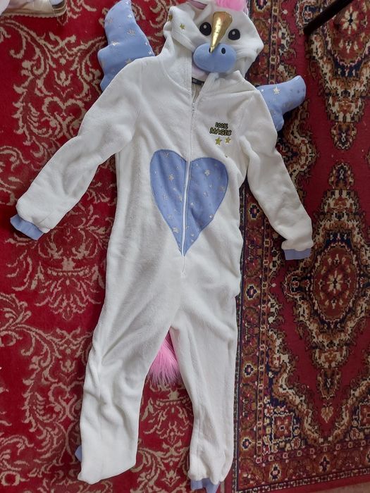 Costum unicorn s fete