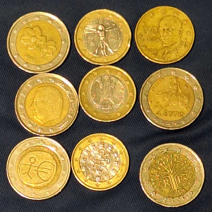 Различни евро монети